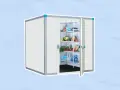 Chambre froide remplie de fruits, légumes et boissons, comme un grand frigo.