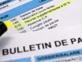 Un bulletin de paie avec une surbrillance jaune sur "Heures supplémentaires à 25%", suggérant une demande d'acompte sur salaire.