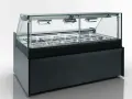 Vitrine réfrigérée avec plusieurs bacs en inox, idéale pour maintenir la température bain marie des aliments.